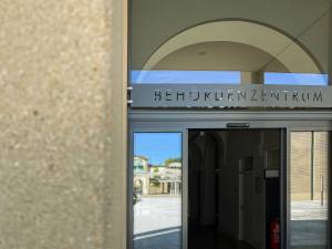 schick-behoerdenzentrum-bad-kissingen-architektur-beton-10_original