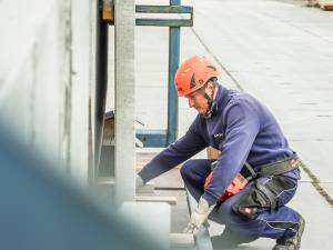 cbs-tuebingen-verladung-fertigteil-beton-01_original